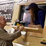 Eva Mendes, Larry David