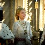 Harris Dickinson, Michelle Pfeiffer, Robert Lindsay