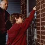 Bruce Willis, Miko Hughes