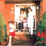 Hayley Lochner, Sigourney Weaver, Julianne Moore, Dara Perlmutter, Kayla Perlmutter