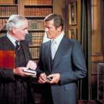 Desmond Llewelyn, Roger Moore