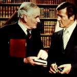 Desmond Llewelyn, Roger Moore