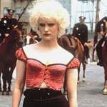 Jennifer Jason Leigh