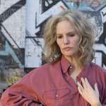 Jennifer Jason Leigh