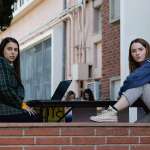 Beanie Feldstein, Kaitlyn Dever