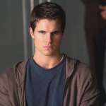 Robbie Amell