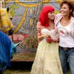 Mimi Kuzyk, Sienna Miller