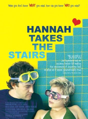 Hannah wchodzi po schodach